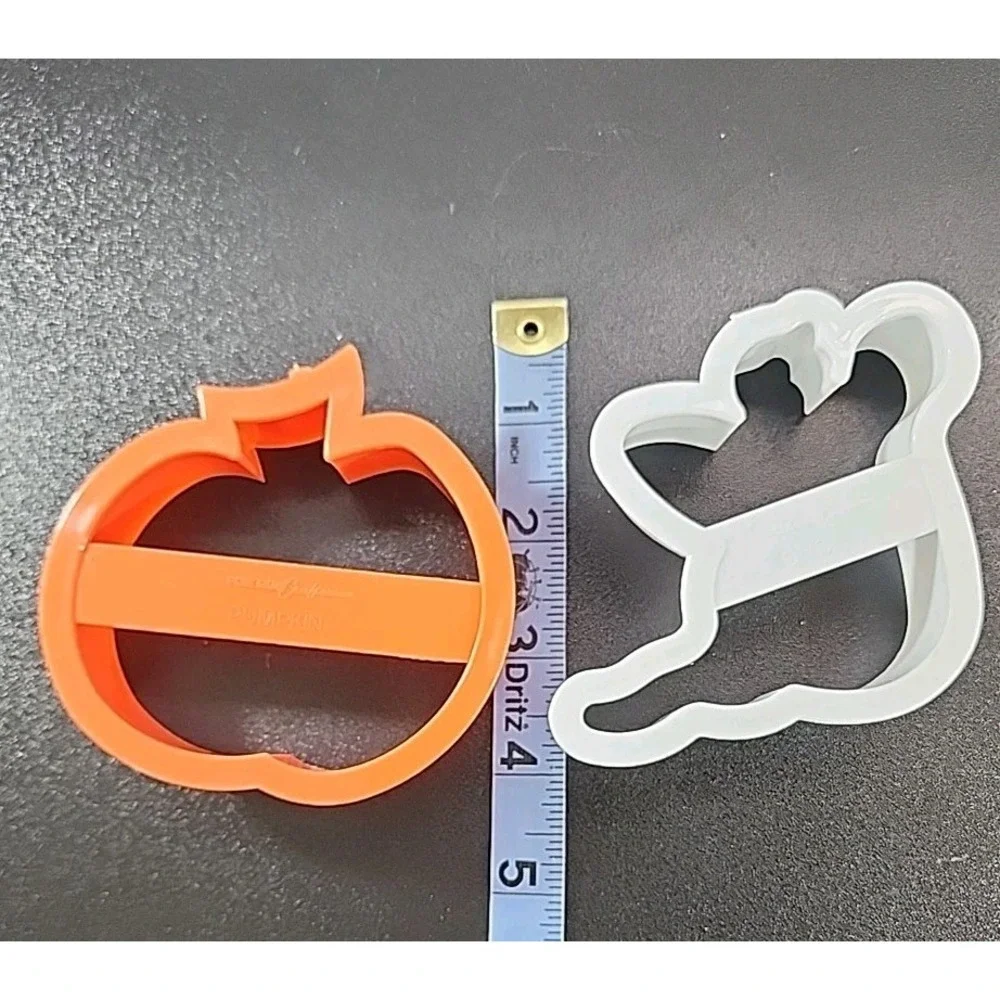 SET OF 2 Vintage FUN Run‎ Plastic Halloween Cookie Cutters  Pumpkin Ghost